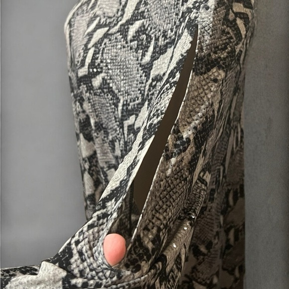 Susan Graver Oversized Black and Gray Tunic Blouse - Picture 2 of 6